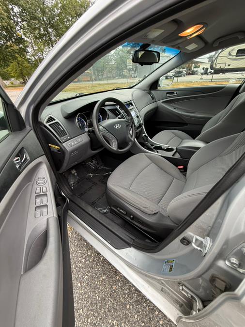 2012 Hyundai Sonata 4dr Sdn 2.4L Auto GLS PZEV, available for sale in Springfield, Massachusetts | Auto Globe LLC. Springfield, Massachusetts 2012 Hyundai Sonata 4dr Sdn 2.4L Auto GLS PZEV, available for sale in Springfield, Massachusetts | Auto Globe LLC. Springfield, Massachusetts