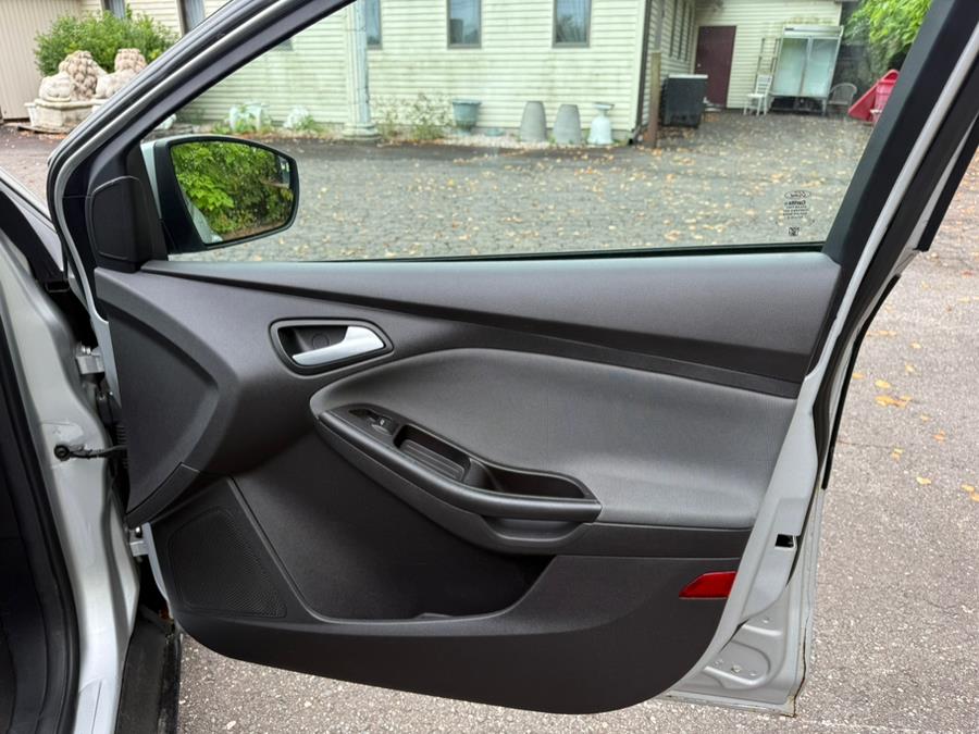 2014 Ford Focus 5dr HB SE, available for sale in East Windsor, Connecticut | STS Automotive. East Windsor, Connecticut 2014 Ford Focus 5dr HB SE, available for sale in East Windsor, Connecticut | STS Automotive. East Windsor, Connecticut
