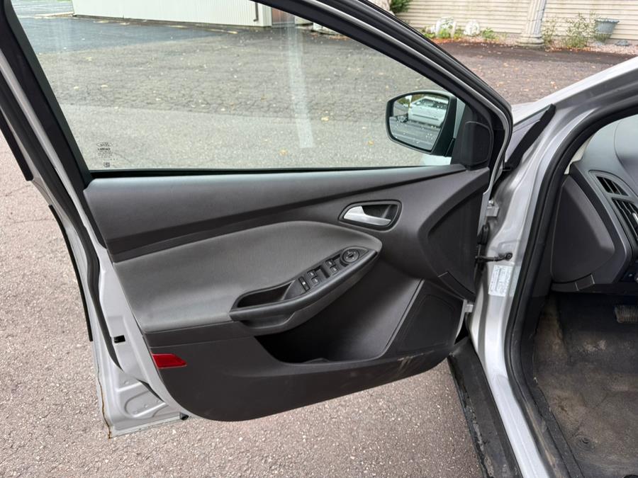 2014 Ford Focus 5dr HB SE, available for sale in East Windsor, Connecticut | STS Automotive. East Windsor, Connecticut 2014 Ford Focus 5dr HB SE, available for sale in East Windsor, Connecticut | STS Automotive. East Windsor, Connecticut