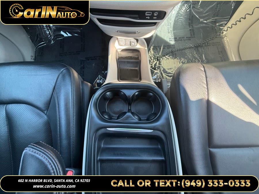 2019 Chrysler Pacifica Touring L FWD, available for sale in Santa Ana, California | Carin Auto. Santa Ana, California 2019 Chrysler Pacifica Touring L FWD, available for sale in Santa Ana, California | Carin Auto. Santa Ana, California