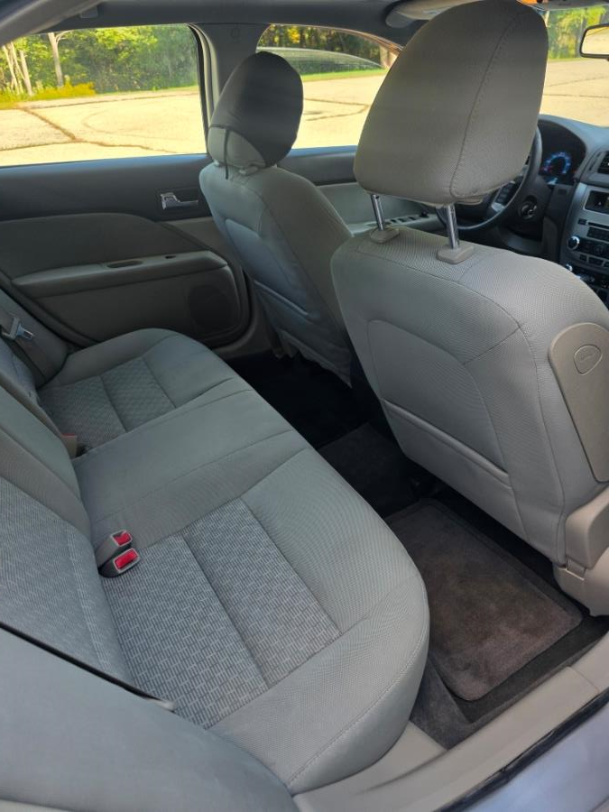 2010 Ford Fusion 4dr Sdn SE FWD, available for sale in Dudley, Massachusetts | Zoom Auto Service. Dudley, Massachusetts 2010 Ford Fusion 4dr Sdn SE FWD, available for sale in Dudley, Massachusetts | Zoom Auto Service. Dudley, Massachusetts