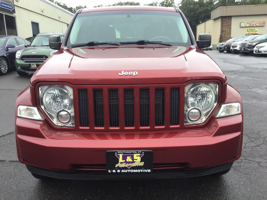 2012 Jeep Liberty Sport photo 2