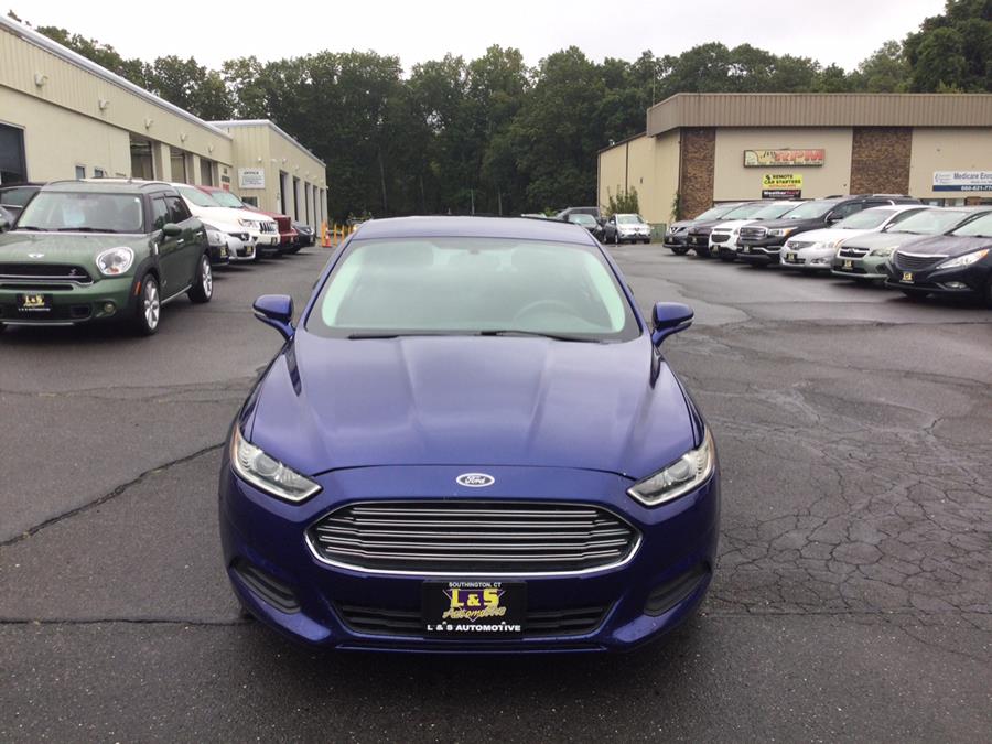 2014 Ford Fusion SE photo 24