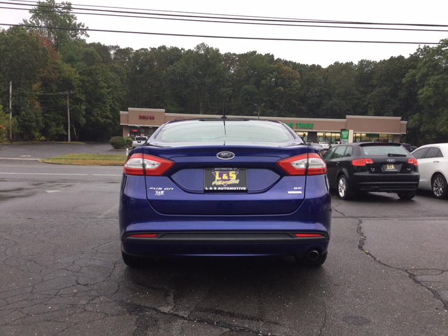 2014 Ford Fusion SE photo 28