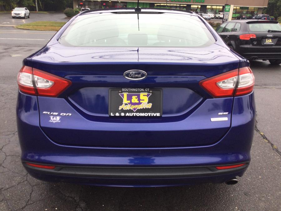 2014 Ford Fusion SE photo 4