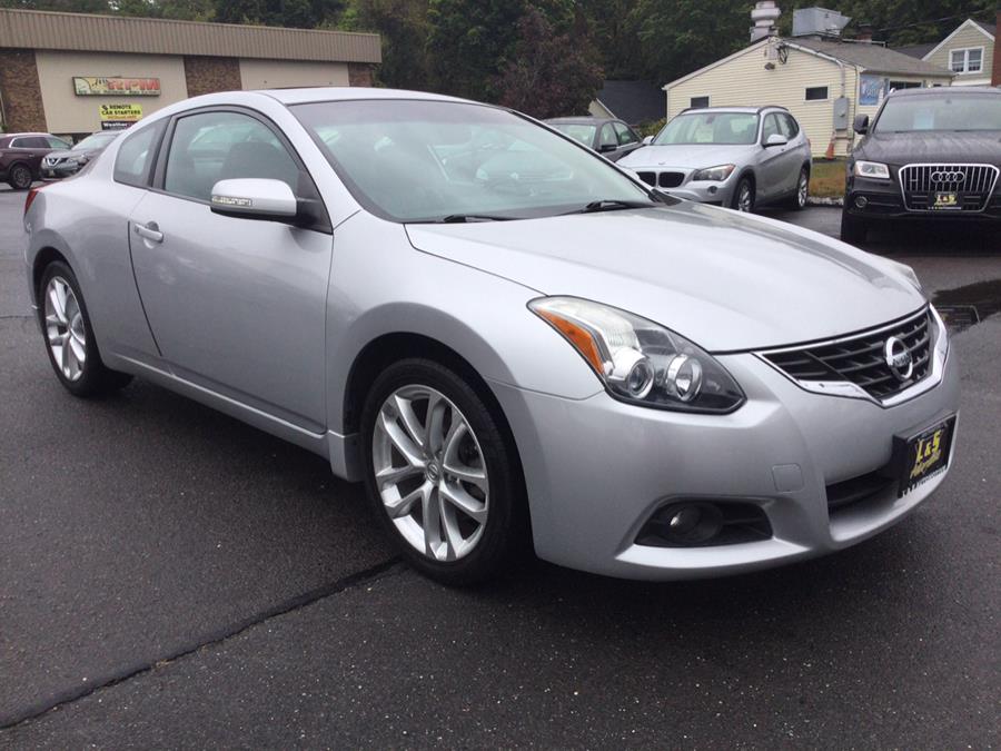2011 Nissan Altima 3.5 SR photo 3