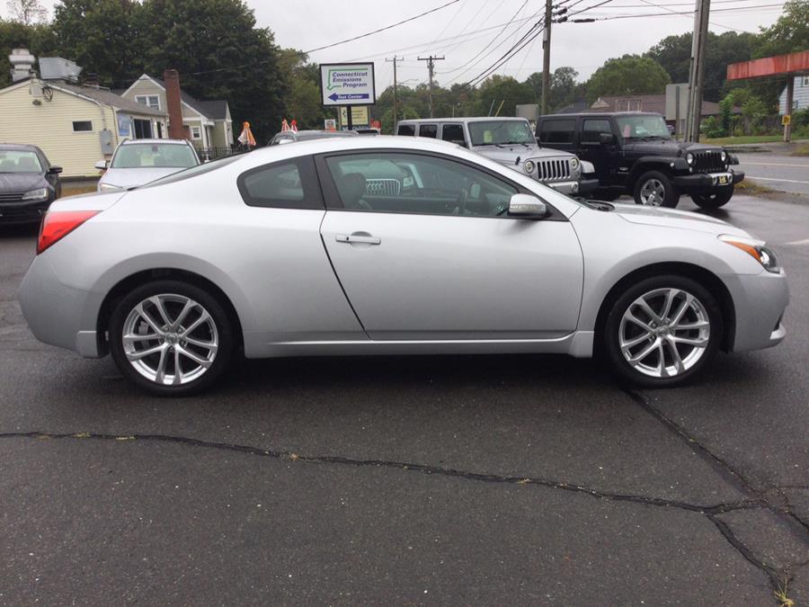 2011 Nissan Altima 3.5 SR photo 4