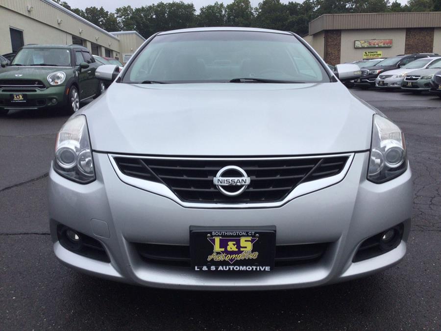 2011 Nissan Altima 3.5 SR photo 2