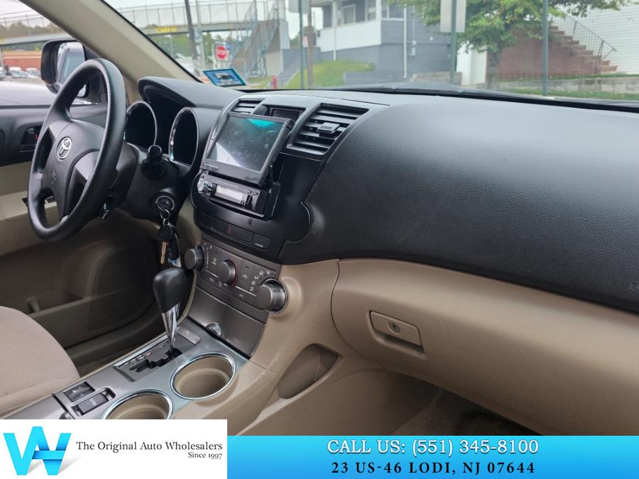 2009 Toyota Highlander 4WD 4dr V6 Base (Natl), available for sale in Lodi, New Jersey | AW Auto & Truck Wholesalers, Inc. Lodi, New Jersey 2009 Toyota Highlander 4WD 4dr V6 Base (Natl), available for sale in Lodi, New Jersey | AW Auto & Truck Wholesalers, Inc. Lodi, New Jersey