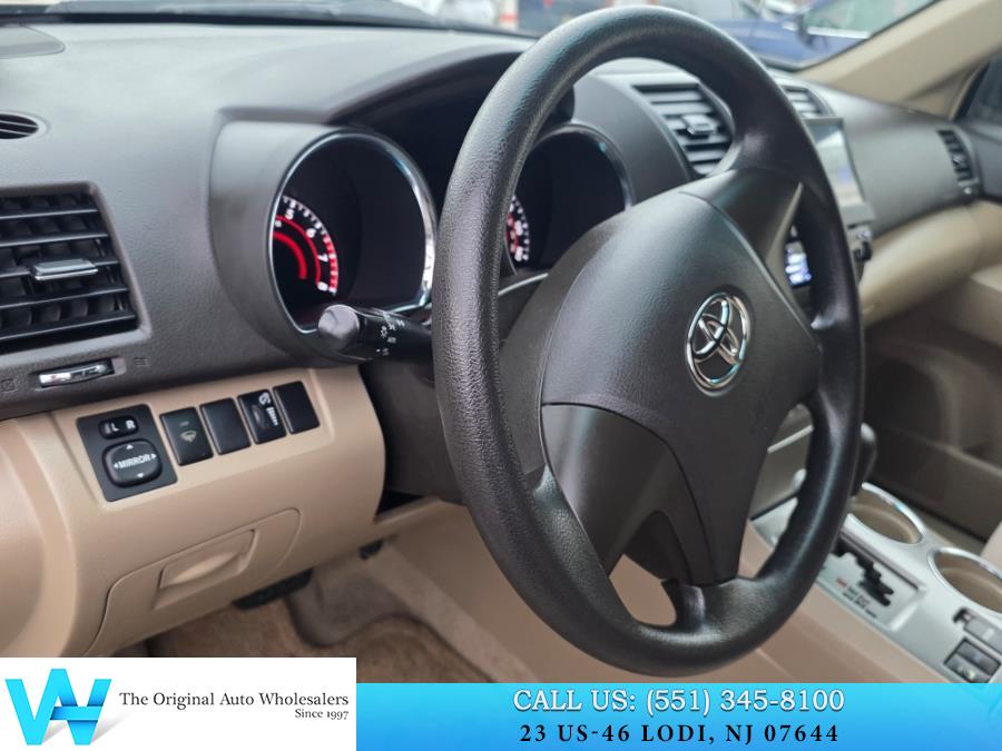 2009 Toyota Highlander 4WD 4dr V6 Base (Natl), available for sale in Lodi, New Jersey | AW Auto & Truck Wholesalers, Inc. Lodi, New Jersey 2009 Toyota Highlander 4WD 4dr V6 Base (Natl), available for sale in Lodi, New Jersey | AW Auto & Truck Wholesalers, Inc. Lodi, New Jersey