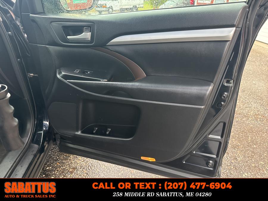 2018 Toyota Highlander XLE V6 AWD (Natl), available for sale in Sabattus, Maine | Sabattus Auto and Truck Sales Inc. Sabattus, Maine 2018 Toyota Highlander XLE V6 AWD (Natl), available for sale in Sabattus, Maine | Sabattus Auto and Truck Sales Inc. Sabattus, Maine