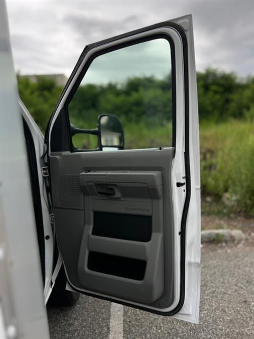 2019 Ford E-350 E-Series Cutaway 16FT MORGAN DRY BOX 176" WB, available for sale in Paterson, New Jersey | Speedway Commercial Motors LLC. Paterson, New Jersey 2019 Ford E-350 E-Series Cutaway 16FT MORGAN DRY BOX 176" WB, available for sale in Paterson, New Jersey | Speedway Commercial Motors LLC. Paterson, New Jersey