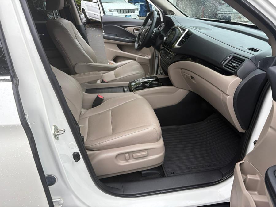 2017 Honda Pilot Elite AWD, available for sale in Branford, Connecticut | J&E Auto Sales LLC. Branford, Connecticut 2017 Honda Pilot Elite AWD, available for sale in Branford, Connecticut | J&E Auto Sales LLC. Branford, Connecticut