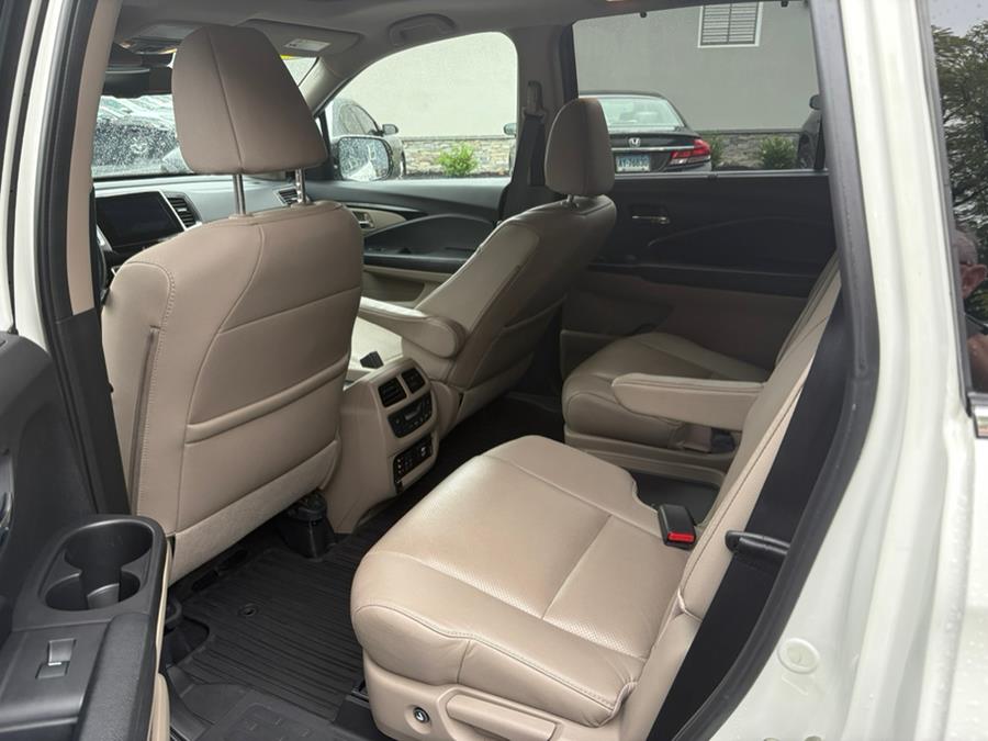 2017 Honda Pilot Elite AWD, available for sale in Branford, Connecticut | J&E Auto Sales LLC. Branford, Connecticut 2017 Honda Pilot Elite AWD, available for sale in Branford, Connecticut | J&E Auto Sales LLC. Branford, Connecticut