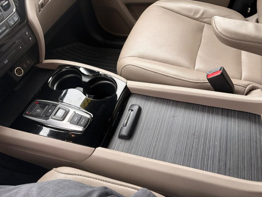 2017 Honda Pilot Elite AWD, available for sale in Branford, Connecticut | J&E Auto Sales LLC. Branford, Connecticut 2017 Honda Pilot Elite AWD, available for sale in Branford, Connecticut | J&E Auto Sales LLC. Branford, Connecticut
