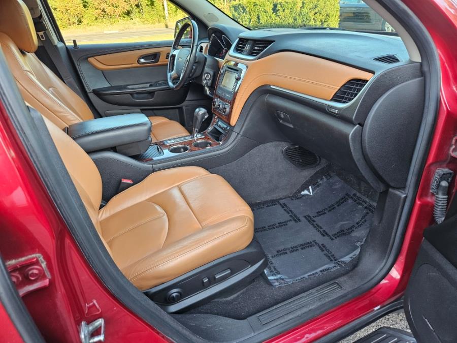 2013 Chevrolet Traverse FWD 4dr LT w/2LT Leather & Sunroof, available for sale in East Windsor, Connecticut | Toro Auto. East Windsor, Connecticut 2013 Chevrolet Traverse FWD 4dr LT w/2LT Leather & Sunroof, available for sale in East Windsor, Connecticut | Toro Auto. East Windsor, Connecticut