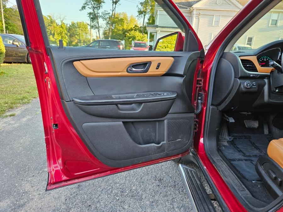 2013 Chevrolet Traverse FWD 4dr LT w/2LT Leather & Sunroof, available for sale in East Windsor, Connecticut | Toro Auto. East Windsor, Connecticut 2013 Chevrolet Traverse FWD 4dr LT w/2LT Leather & Sunroof, available for sale in East Windsor, Connecticut | Toro Auto. East Windsor, Connecticut