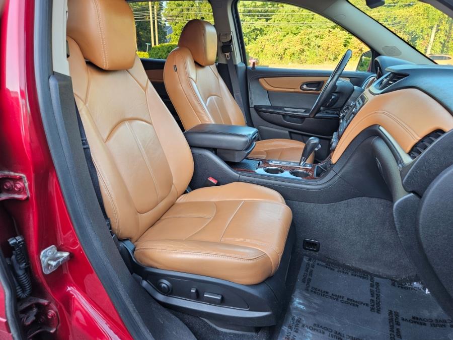 2013 Chevrolet Traverse FWD 4dr LT w/2LT Leather & Sunroof, available for sale in East Windsor, Connecticut | Toro Auto. East Windsor, Connecticut 2013 Chevrolet Traverse FWD 4dr LT w/2LT Leather & Sunroof, available for sale in East Windsor, Connecticut | Toro Auto. East Windsor, Connecticut