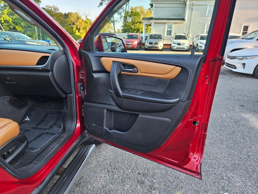 2013 Chevrolet Traverse FWD 4dr LT w/2LT Leather & Sunroof, available for sale in East Windsor, Connecticut | Toro Auto. East Windsor, Connecticut 2013 Chevrolet Traverse FWD 4dr LT w/2LT Leather & Sunroof, available for sale in East Windsor, Connecticut | Toro Auto. East Windsor, Connecticut