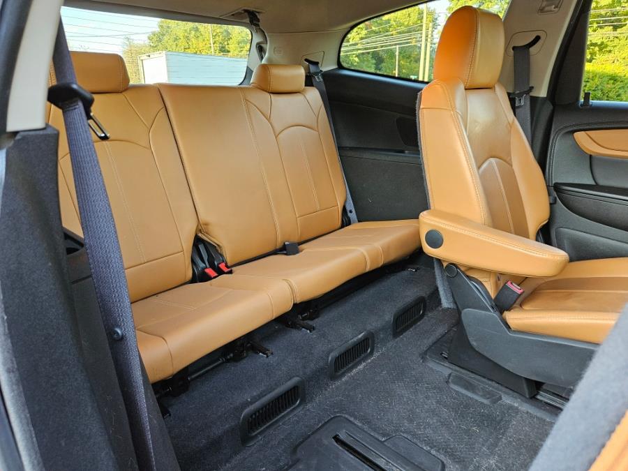 2013 Chevrolet Traverse FWD 4dr LT w/2LT Leather & Sunroof, available for sale in East Windsor, Connecticut | Toro Auto. East Windsor, Connecticut 2013 Chevrolet Traverse FWD 4dr LT w/2LT Leather & Sunroof, available for sale in East Windsor, Connecticut | Toro Auto. East Windsor, Connecticut