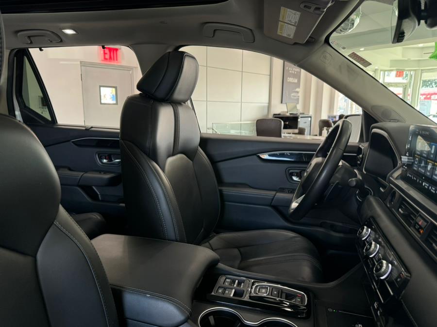 2025 Honda Pilot Touring AWD, available for sale in Franklin Square, New York | Luxury Motor Club. Franklin Square, New York 2025 Honda Pilot Touring AWD, available for sale in Franklin Square, New York | Luxury Motor Club. Franklin Square, New York