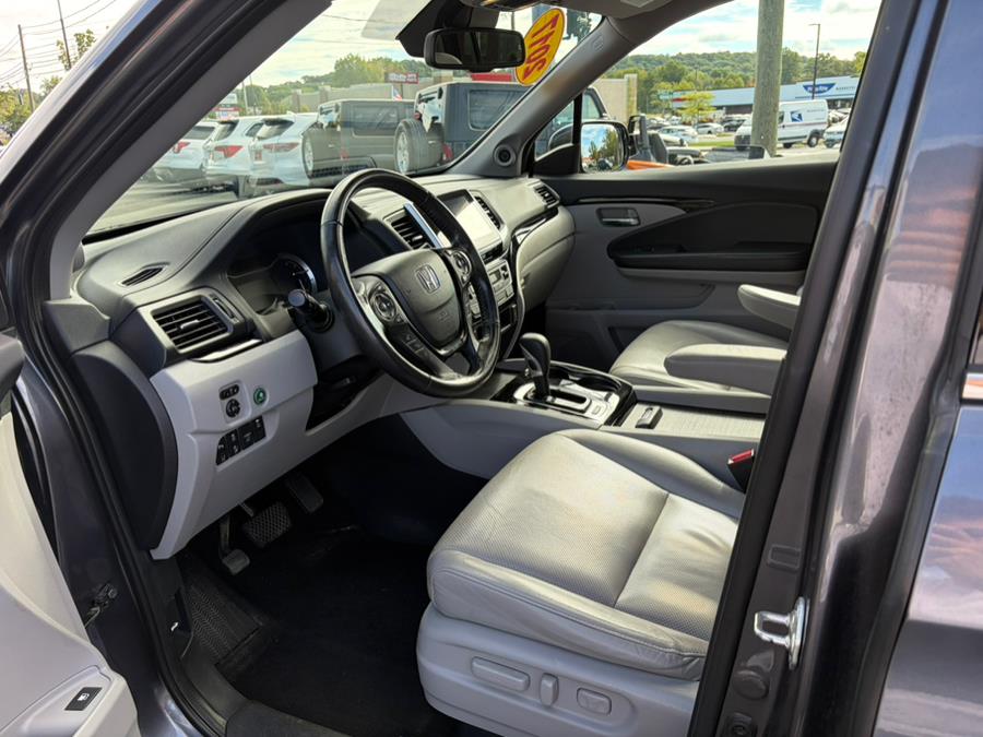 2017 Honda Ridgeline RTL-E 4x4 Crew Cab 5.3'' Bed, available for sale in West Hartford, Connecticut | AutoMax. West Hartford, Connecticut 2017 Honda Ridgeline RTL-E 4x4 Crew Cab 5.3'' Bed, available for sale in West Hartford, Connecticut | AutoMax. West Hartford, Connecticut