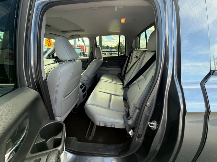 2017 Honda Ridgeline RTL-E 4x4 Crew Cab 5.3'' Bed, available for sale in West Hartford, Connecticut | AutoMax. West Hartford, Connecticut 2017 Honda Ridgeline RTL-E 4x4 Crew Cab 5.3'' Bed, available for sale in West Hartford, Connecticut | AutoMax. West Hartford, Connecticut