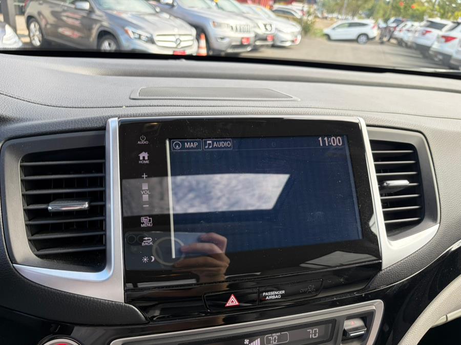 2017 Honda Ridgeline RTL-E 4x4 Crew Cab 5.3'' Bed, available for sale in West Hartford, Connecticut | AutoMax. West Hartford, Connecticut 2017 Honda Ridgeline RTL-E 4x4 Crew Cab 5.3'' Bed, available for sale in West Hartford, Connecticut | AutoMax. West Hartford, Connecticut