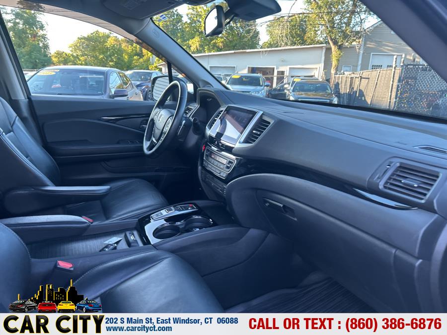 2016 Honda Pilot AWD 4dr Touring w/RES & Navi, available for sale in East Windsor, Connecticut | Car City LLC. East Windsor, Connecticut 2016 Honda Pilot AWD 4dr Touring w/RES & Navi, available for sale in East Windsor, Connecticut | Car City LLC. East Windsor, Connecticut