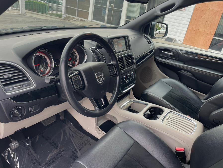 2018 Dodge Grand Caravan SXT Wagon, available for sale in Hawaiian Gardens, California | Luxe Motors. Hawaiian Gardens, California 2018 Dodge Grand Caravan SXT Wagon, available for sale in Hawaiian Gardens, California | Luxe Motors. Hawaiian Gardens, California