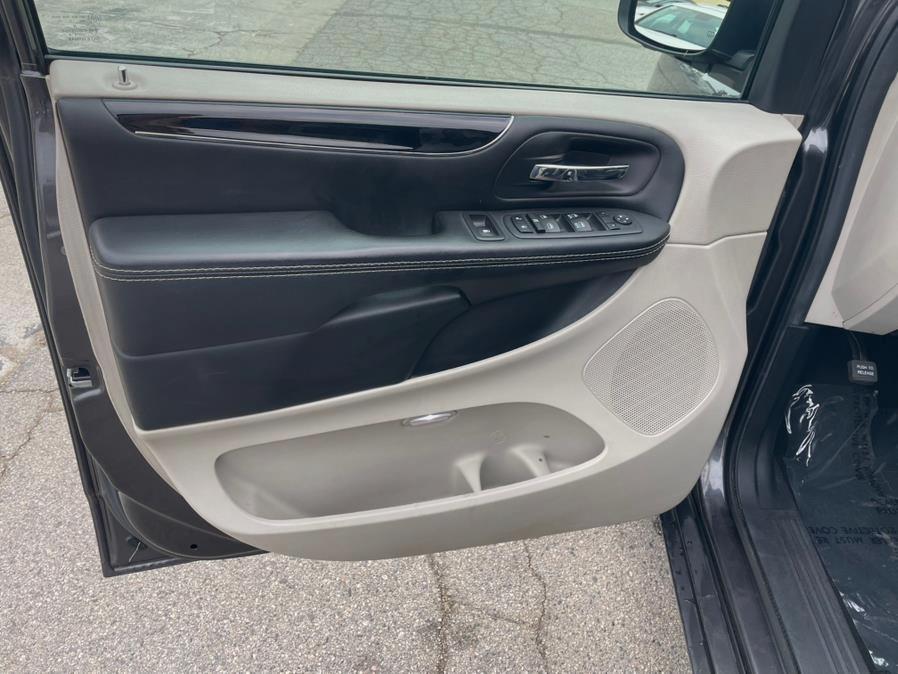 2018 Dodge Grand Caravan SXT Wagon, available for sale in Hawaiian Gardens, California | Luxe Motors. Hawaiian Gardens, California 2018 Dodge Grand Caravan SXT Wagon, available for sale in Hawaiian Gardens, California | Luxe Motors. Hawaiian Gardens, California
