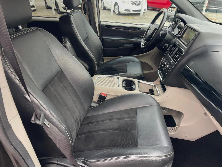 2018 Dodge Grand Caravan SXT Wagon, available for sale in Hawaiian Gardens, California | Luxe Motors. Hawaiian Gardens, California 2018 Dodge Grand Caravan SXT Wagon, available for sale in Hawaiian Gardens, California | Luxe Motors. Hawaiian Gardens, California