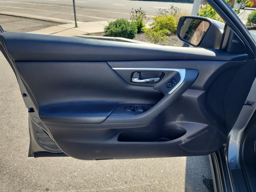 2017 Nissan Altima 2.5 SR Sedan, available for sale in Islip, New York | L.I. Auto Gallery. Islip, New York 2017 Nissan Altima 2.5 SR Sedan, available for sale in Islip, New York | L.I. Auto Gallery. Islip, New York