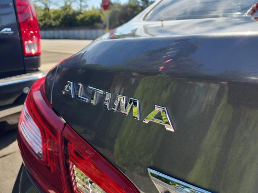 2017 Nissan Altima 2.5 SR Sedan, available for sale in Islip, New York | L.I. Auto Gallery. Islip, New York 2017 Nissan Altima 2.5 SR Sedan, available for sale in Islip, New York | L.I. Auto Gallery. Islip, New York