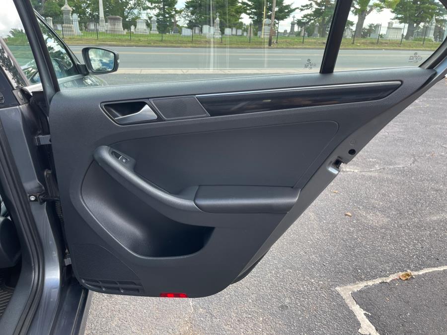 2015 Volkswagen Jetta Sedan 4dr DSG 2.0L TDI SEL, available for sale in Bloomfield, Connecticut | AXA Car Sales and Repair LLC. Bloomfield, Connecticut 2015 Volkswagen Jetta Sedan 4dr DSG 2.0L TDI SEL, available for sale in Bloomfield, Connecticut | AXA Car Sales and Repair LLC. Bloomfield, Connecticut