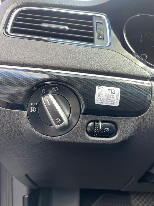 2015 Volkswagen Jetta Sedan 4dr DSG 2.0L TDI SEL, available for sale in Bloomfield, Connecticut | AXA Car Sales and Repair LLC. Bloomfield, Connecticut 2015 Volkswagen Jetta Sedan 4dr DSG 2.0L TDI SEL, available for sale in Bloomfield, Connecticut | AXA Car Sales and Repair LLC. Bloomfield, Connecticut