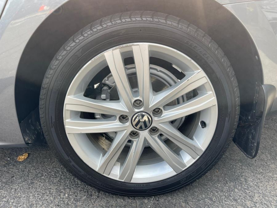 2015 Volkswagen Jetta Sedan 4dr DSG 2.0L TDI SEL, available for sale in Bloomfield, Connecticut | AXA Car Sales and Repair LLC. Bloomfield, Connecticut 2015 Volkswagen Jetta Sedan 4dr DSG 2.0L TDI SEL, available for sale in Bloomfield, Connecticut | AXA Car Sales and Repair LLC. Bloomfield, Connecticut