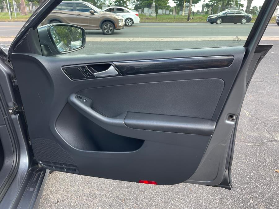 2015 Volkswagen Jetta Sedan 4dr DSG 2.0L TDI SEL, available for sale in Bloomfield, Connecticut | AXA Car Sales and Repair LLC. Bloomfield, Connecticut 2015 Volkswagen Jetta Sedan 4dr DSG 2.0L TDI SEL, available for sale in Bloomfield, Connecticut | AXA Car Sales and Repair LLC. Bloomfield, Connecticut