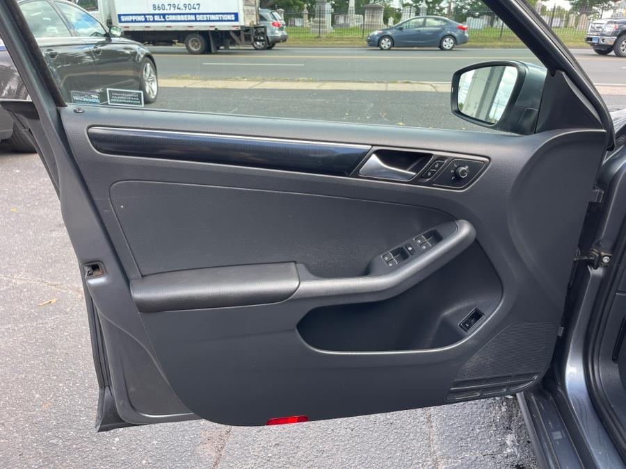 2015 Volkswagen Jetta Sedan 4dr DSG 2.0L TDI SEL, available for sale in Bloomfield, Connecticut | AXA Car Sales and Repair LLC. Bloomfield, Connecticut 2015 Volkswagen Jetta Sedan 4dr DSG 2.0L TDI SEL, available for sale in Bloomfield, Connecticut | AXA Car Sales and Repair LLC. Bloomfield, Connecticut