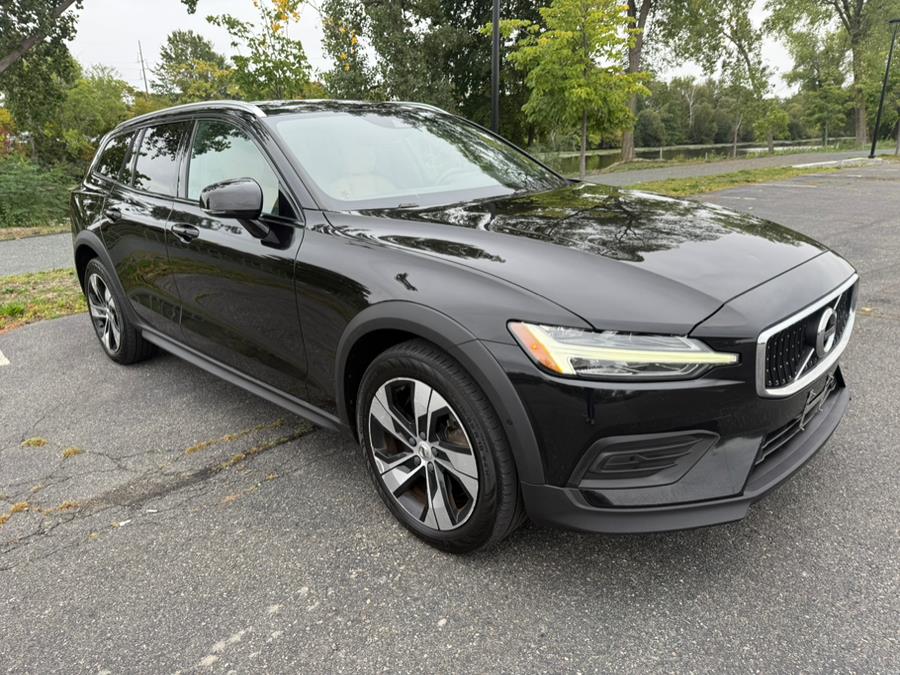 2020 Volvo V60 Cross Country Base