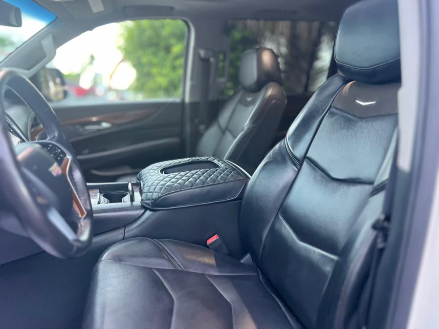 2018 Cadillac Escalade ESV 4WD 4dr Luxury, available for sale in Hialeah, Florida | The Palm Motors LLC. Hialeah, Florida 2018 Cadillac Escalade ESV 4WD 4dr Luxury, available for sale in Hialeah, Florida | The Palm Motors LLC. Hialeah, Florida