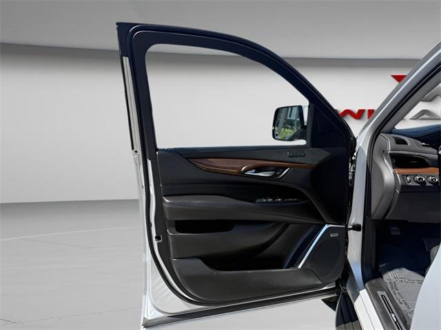 2019 Cadillac Escalade Luxury, available for sale in Stratford, Connecticut | Wiz Leasing Inc. Stratford, Connecticut 2019 Cadillac Escalade Luxury, available for sale in Stratford, Connecticut | Wiz Leasing Inc. Stratford, Connecticut