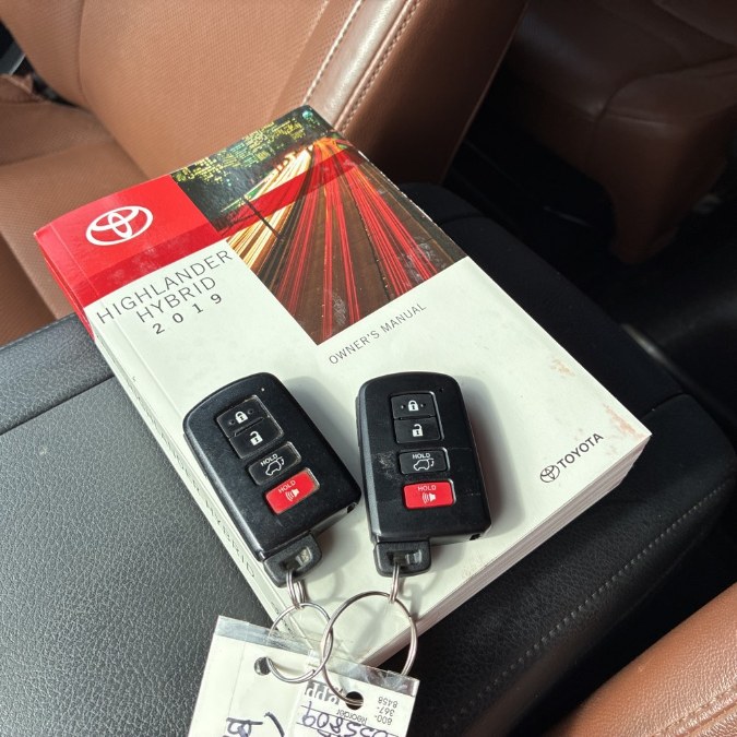 2019 Toyota Highlander Hybrid Limited Platinum V6 AWD (Natl), available for sale in Brooklyn, New York | Top Line Auto Inc.. Brooklyn, New York 2019 Toyota Highlander Hybrid Limited Platinum V6 AWD (Natl), available for sale in Brooklyn, New York | Top Line Auto Inc.. Brooklyn, New York
