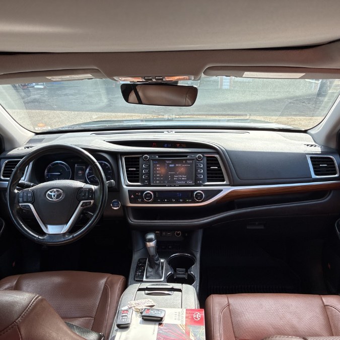 2019 Toyota Highlander Hybrid Limited Platinum V6 AWD (Natl), available for sale in Brooklyn, New York | Top Line Auto Inc.. Brooklyn, New York 2019 Toyota Highlander Hybrid Limited Platinum V6 AWD (Natl), available for sale in Brooklyn, New York | Top Line Auto Inc.. Brooklyn, New York