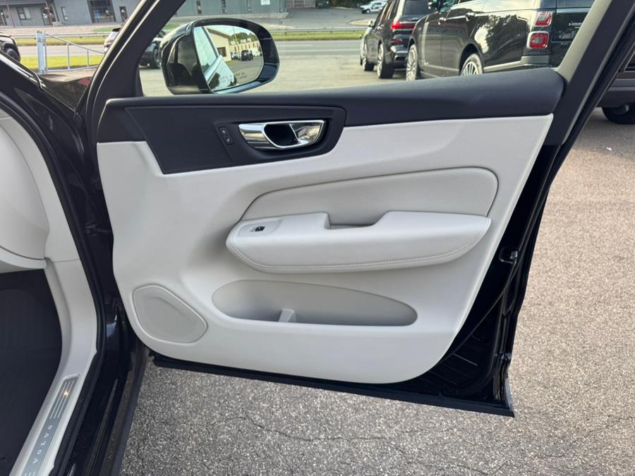 2018 Volvo XC60 T6 Momentum photo 20