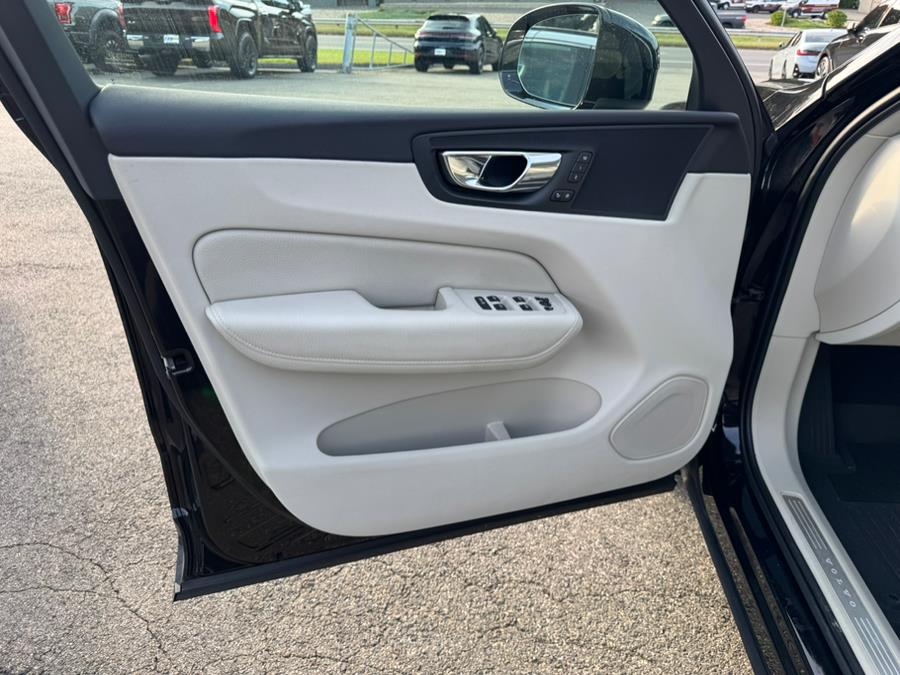 2018 Volvo XC60 T6 Momentum photo 12