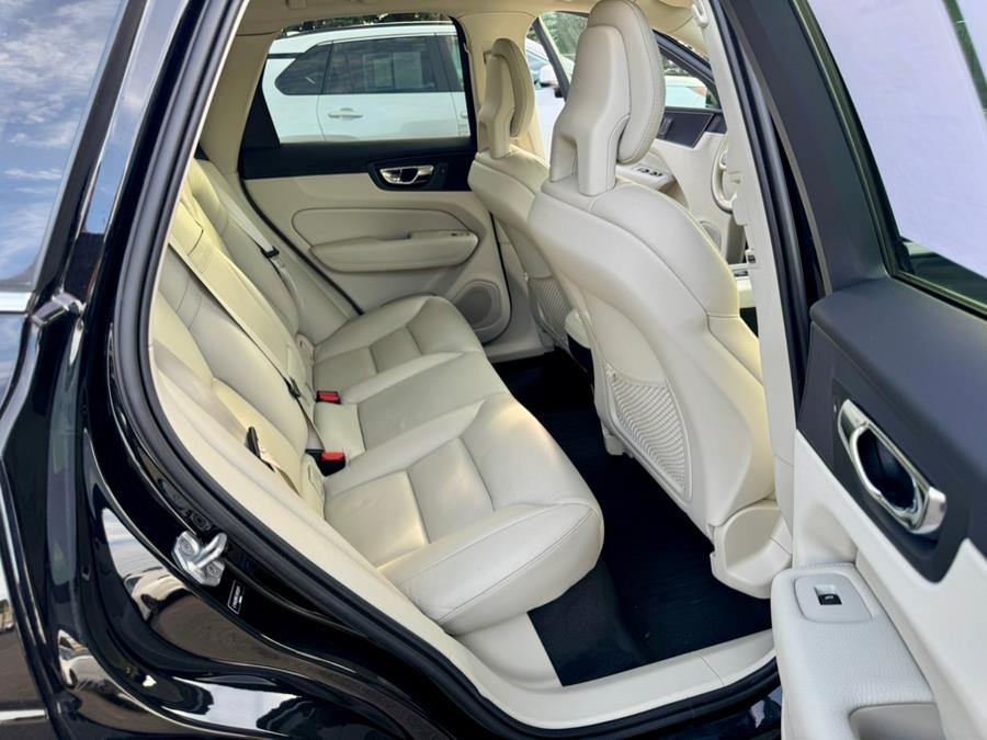2018 Volvo XC60 T6 Momentum photo 19