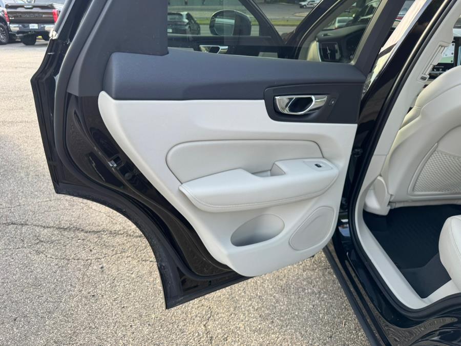 2018 Volvo XC60 T6 Momentum photo 16