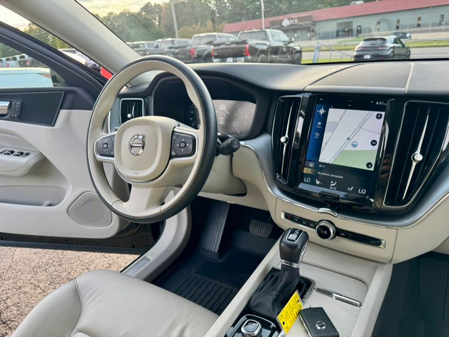 2018 Volvo XC60 T6 Momentum photo 23