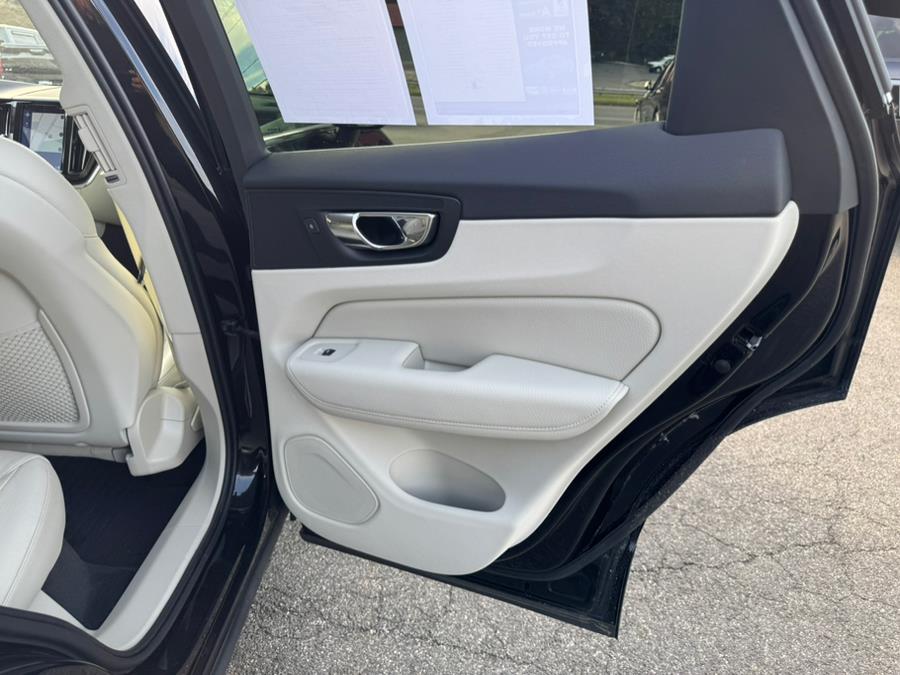 2018 Volvo XC60 T6 Momentum photo 18